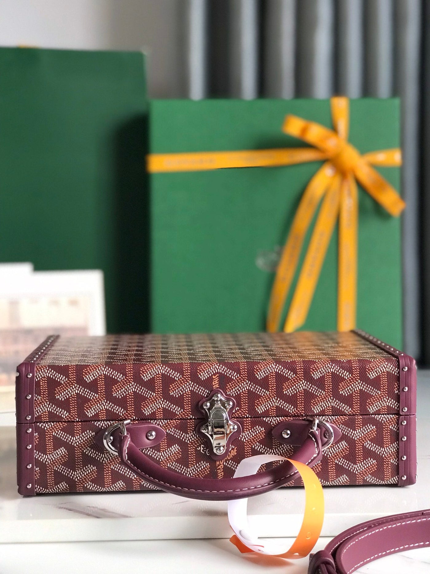 GRAND HÔTEL TRUNK BAG 24 IN BURGUNDY RED GOYARDINE CANVAS AND CALFSKIN