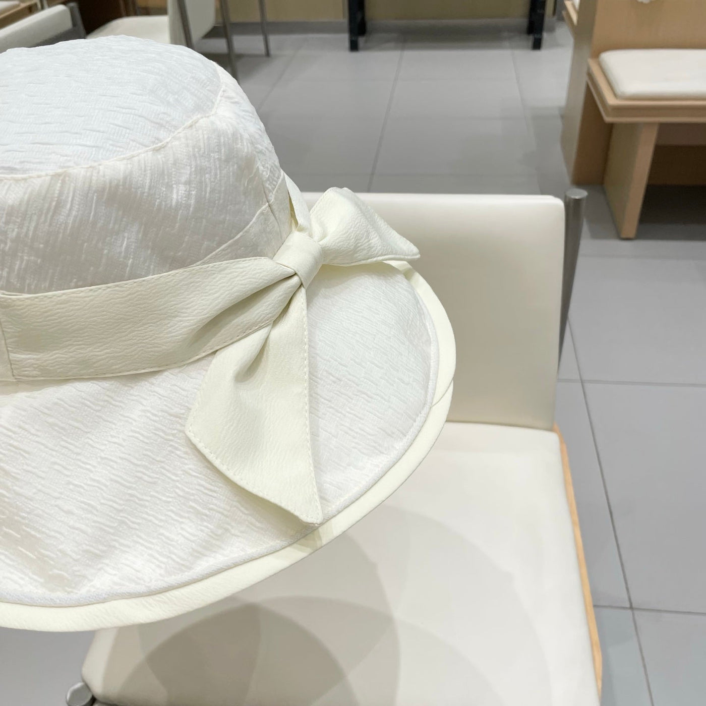 BUCKET HAT MODEL 650697 IN WHITE FABRIC