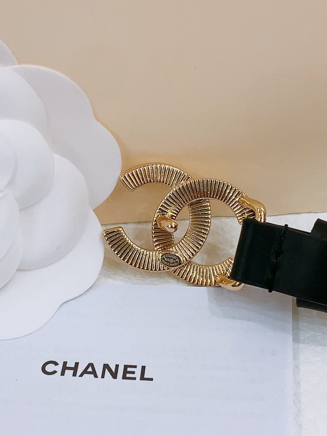 TWISTED GOLD CHAIN BELT IN GOLD METAL BLACK CALFSKIN GOLD BUCKLE